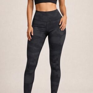 ALO Yoga Dark Gray Camo Leggings